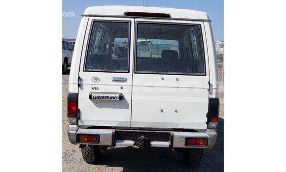 Buy Import Toyota Land Cruiser White Car in Import - Dubai in Aragatsotn Buy Import Toyota Land Cruiser White Car in Import - Dubai in Aragatsotn