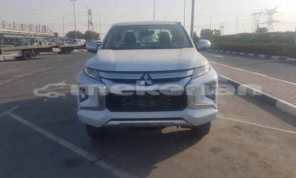 Buy Import Mitsubishi L200 White Car in Import - Dubai in Aragatsotn