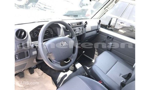 Buy Import Toyota Land Cruiser White Car in Import - Dubai in Aragatsotn Buy Import Toyota Land Cruiser White Car in Import - Dubai in Aragatsotn