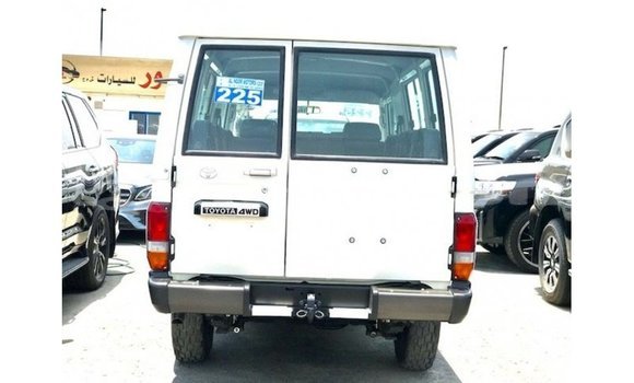 Buy Import Toyota Land Cruiser White Car in Import - Dubai in Aragatsotn Buy Import Toyota Land Cruiser White Car in Import - Dubai in Aragatsotn