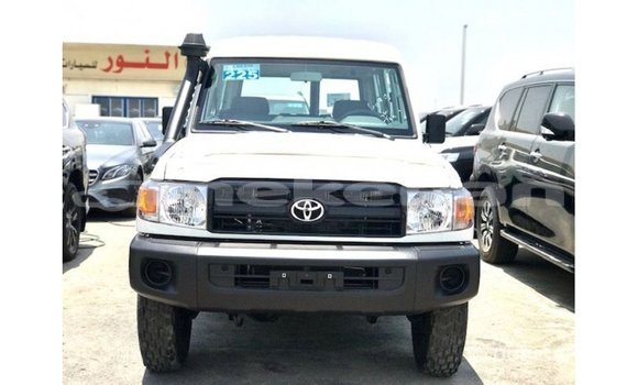 Buy Import Toyota Land Cruiser White Car in Import - Dubai in Aragatsotn Buy Import Toyota Land Cruiser White Car in Import - Dubai in Aragatsotn