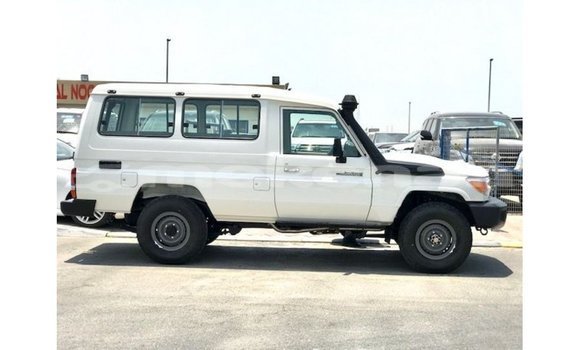 Buy Import Toyota Land Cruiser White Car in Import - Dubai in Aragatsotn Buy Import Toyota Land Cruiser White Car in Import - Dubai in Aragatsotn
