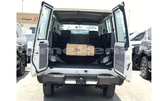 Buy Import Toyota Land Cruiser White Car in Import - Dubai in Aragatsotn Buy Import Toyota Land Cruiser White Car in Import - Dubai in Aragatsotn