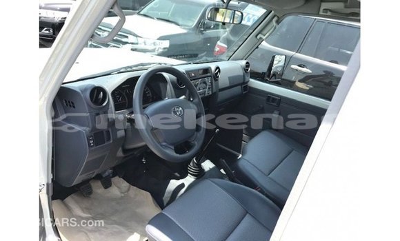Buy Import Toyota Land Cruiser White Car in Import - Dubai in Aragatsotn Buy Import Toyota Land Cruiser White Car in Import - Dubai in Aragatsotn