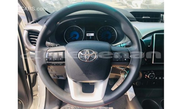 Buy Import Toyota Hilux White Car in Import - Dubai in Aragatsotn Buy Import Toyota Hilux White Car in Import - Dubai in Aragatsotn