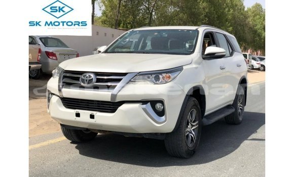 Buy Import Toyota Fortuner White Car in Import - Dubai in Aragatsotn