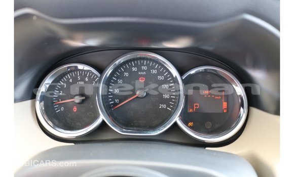 Buy Import Renault Duster White Car in Import - Dubai in Aragatsotn