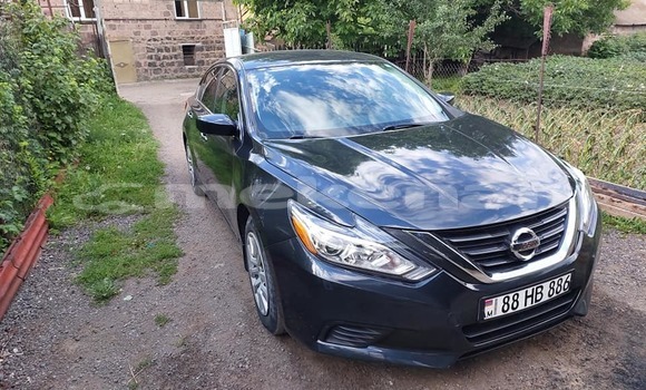 Buy Used Nissan Altima Black Car in Yerevan in Yerevan