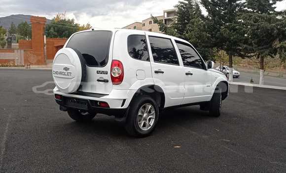 Buy Used Chevrolet Avalanche White Car in Ararat in Ararat Buy Used Chevrolet Avalanche White Car in Ararat in Ararat