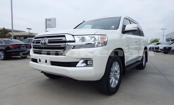 Buy Used Toyota Land Cruiser White Car in Ararat in Ararat Buy Used Toyota Land Cruiser White Car in Ararat in Ararat