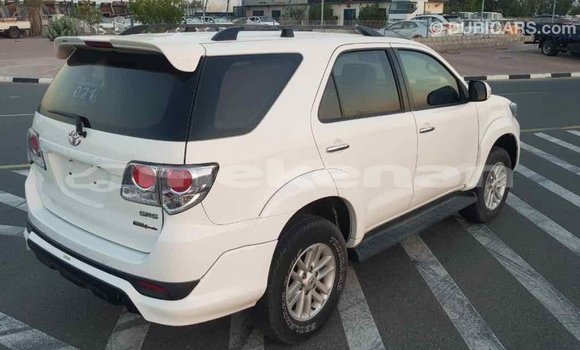 Buy Import Toyota Fortuner White Car in Import - Dubai in Aragatsotn Buy Import Toyota Fortuner White Car in Import - Dubai in Aragatsotn