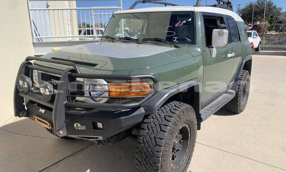 Buy Used Toyota FJ Cruiser Green Car in Yerevan in Yerevan Buy Used Toyota FJ Cruiser Green Car in Yerevan in Yerevan