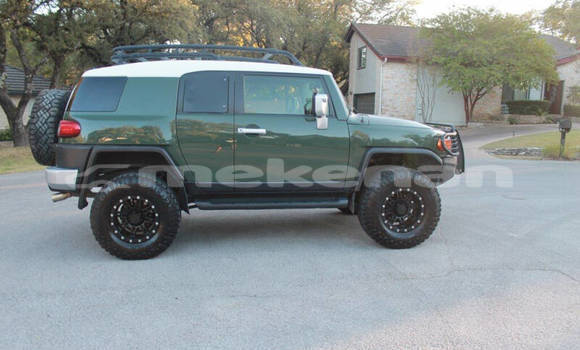Buy Used Toyota FJ Cruiser Green Car in Yerevan in Yerevan Buy Used Toyota FJ Cruiser Green Car in Yerevan in Yerevan
