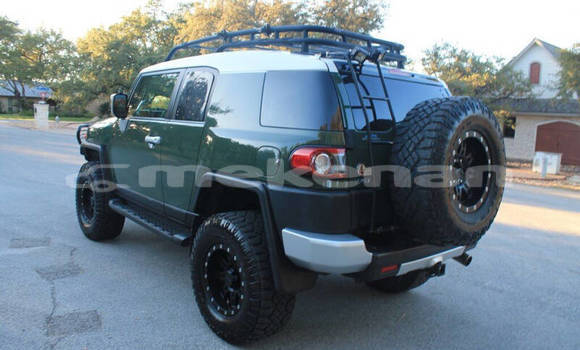Buy Used Toyota FJ Cruiser Green Car in Yerevan in Yerevan Buy Used Toyota FJ Cruiser Green Car in Yerevan in Yerevan