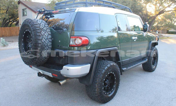 Buy Used Toyota FJ Cruiser Green Car in Yerevan in Yerevan Buy Used Toyota FJ Cruiser Green Car in Yerevan in Yerevan