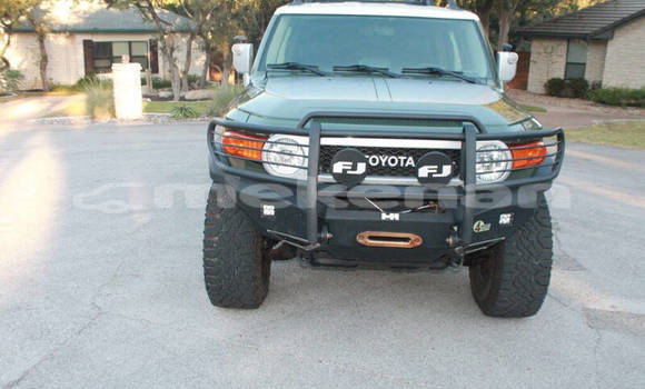 Buy Used Toyota FJ Cruiser Green Car in Yerevan in Yerevan Buy Used Toyota FJ Cruiser Green Car in Yerevan in Yerevan