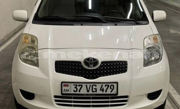 Buy Used Toyota Vitz White Car in Ararat in Ararat