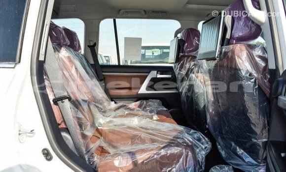 Buy Import Toyota Land Cruiser White Car in Import - Dubai in Aragatsotn Buy Import Toyota Land Cruiser White Car in Import - Dubai in Aragatsotn