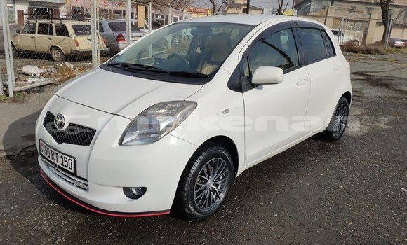 Buy Used Toyota Vitz White Car in Yerevan in Yerevan
