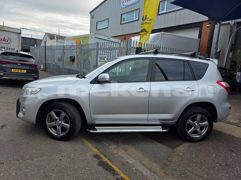 Big with watermark toyota rav4 lori tashir 5691