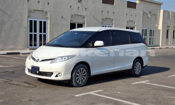 Buy Used Toyota Previa White Car in Yerevan in Yerevan
