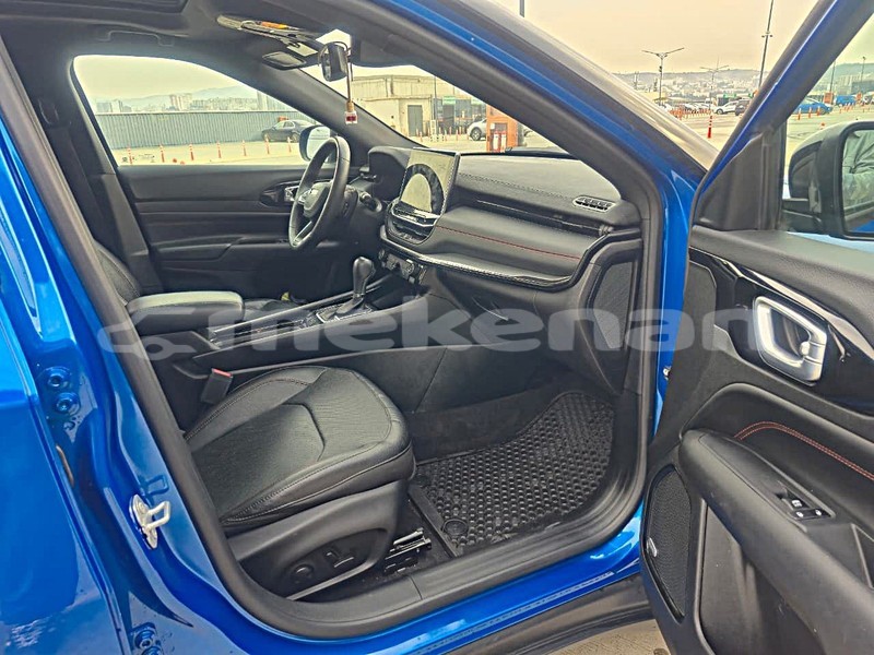 Big with watermark jeep compass lori alaverdi 5723