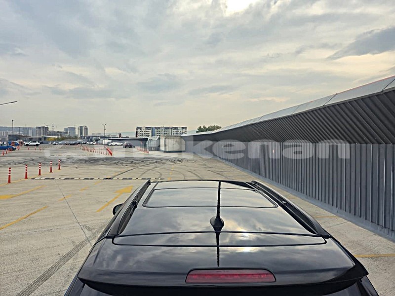 Big with watermark jeep compass lori alaverdi 5723