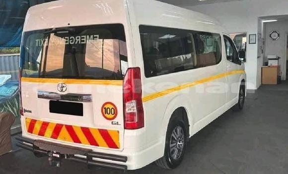 Buy Used Toyota Hiace White Car in Yerevan in Yerevan Buy Used Toyota Hiace White Car in Yerevan in Yerevan