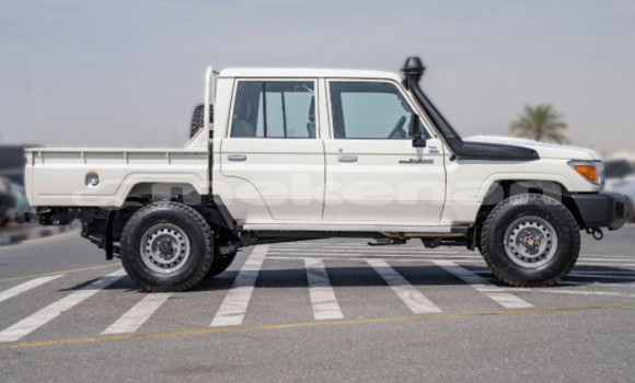 Buy Used Toyota Land Cruiser White Car in Armavir in Armavir Buy Used Toyota Land Cruiser White Car in Armavir in Armavir