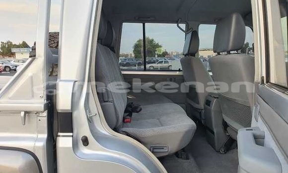 Buy Used Toyota Land Cruiser Silver Car in Alaverdi in Lori Buy Used Toyota Land Cruiser Silver Car in Alaverdi in Lori