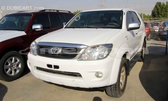 Buy Import Toyota Fortuner White Car in Import - Dubai in Aragatsotn Buy Import Toyota Fortuner White Car in Import - Dubai in Aragatsotn