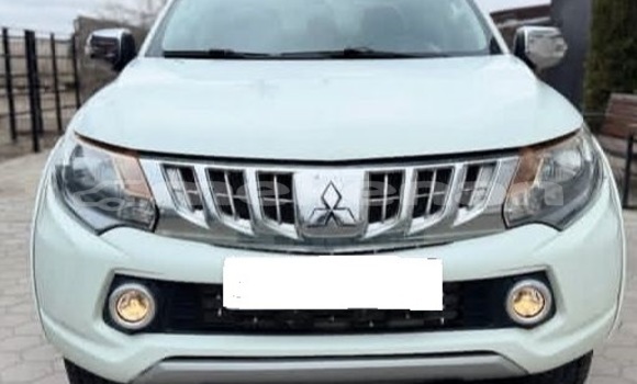 Buy Used Mitsubishi L200 White Car in Armavir in Armavir