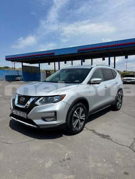 Big with watermark nissan rogue lori alaverdi 6155