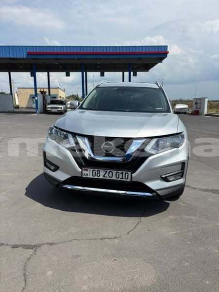 Big with watermark nissan rogue lori alaverdi 6155