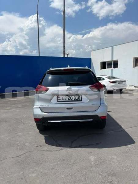 Big with watermark nissan rogue lori alaverdi 6155