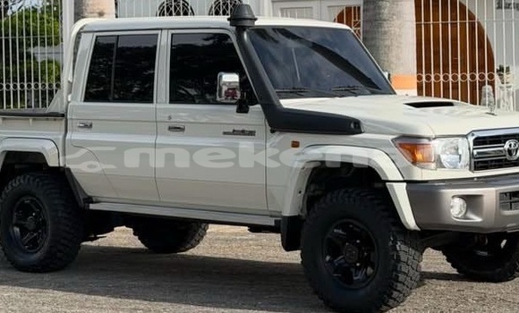 Buy Used Toyota Hiace White Car in Armavir in Armavir