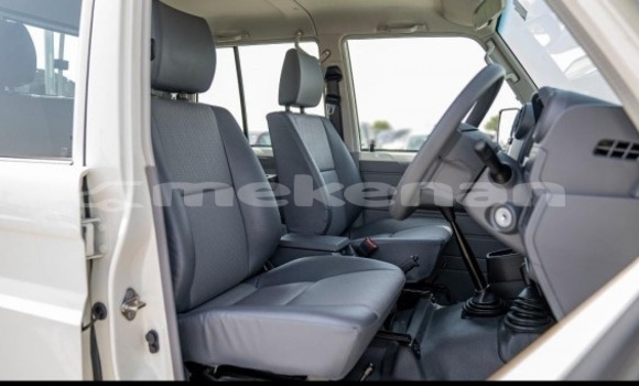 Buy Used Toyota Hiace White Car in Armavir in Armavir Buy Used Toyota Hiace White Car in Armavir in Armavir