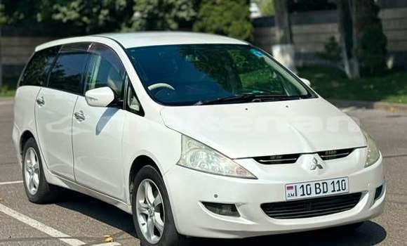 Buy Used Mitsubishi Grandis White Car in Armavir in Armavir