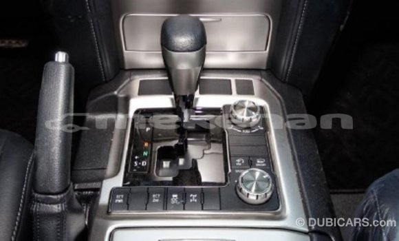 Buy Import Toyota Land Cruiser White Car in Import - Dubai in Aragatsotn Buy Import Toyota Land Cruiser White Car in Import - Dubai in Aragatsotn