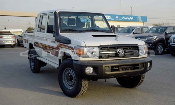 Buy Import Toyota Pickup White Car in Import - Dubai in Aragatsotn Buy Import Toyota Pickup White Car in Import - Dubai in Aragatsotn