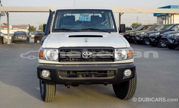 Buy Import Toyota Pickup White Car in Import - Dubai in Aragatsotn Buy Import Toyota Pickup White Car in Import - Dubai in Aragatsotn