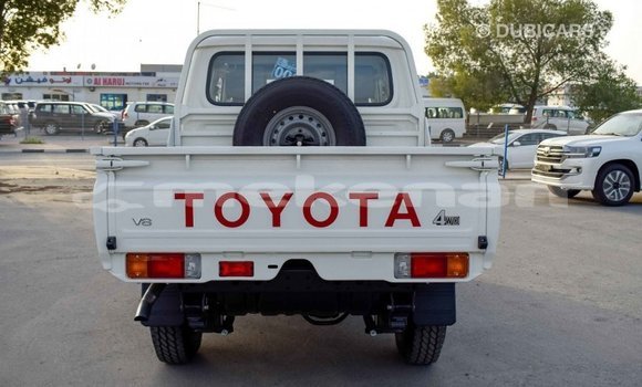 Buy Import Toyota Pickup White Car in Import - Dubai in Aragatsotn Buy Import Toyota Pickup White Car in Import - Dubai in Aragatsotn