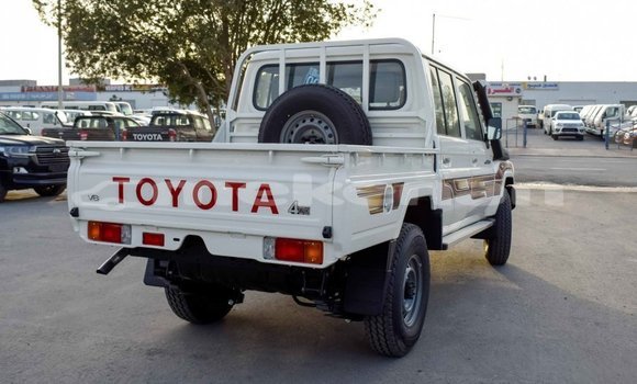 Buy Import Toyota Pickup White Car in Import - Dubai in Aragatsotn Buy Import Toyota Pickup White Car in Import - Dubai in Aragatsotn