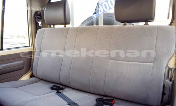 Buy Import Toyota Pickup White Car in Import - Dubai in Aragatsotn Buy Import Toyota Pickup White Car in Import - Dubai in Aragatsotn