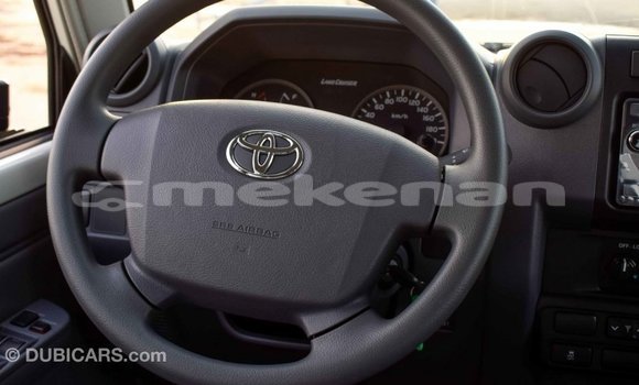 Buy Import Toyota Pickup White Car in Import - Dubai in Aragatsotn Buy Import Toyota Pickup White Car in Import - Dubai in Aragatsotn