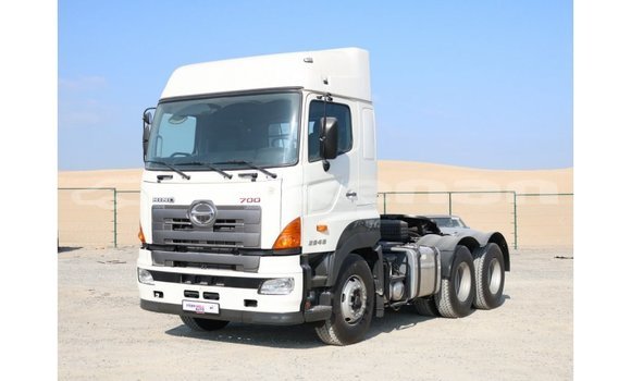 Buy Import Hino 300 Series White Truck in Import - Dubai in Aragatsotn