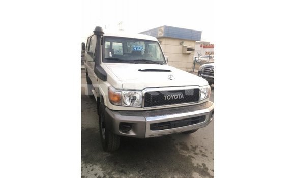 Buy Import Toyota Land Cruiser White Car in Import - Dubai in Aragatsotn Buy Import Toyota Land Cruiser White Car in Import - Dubai in Aragatsotn
