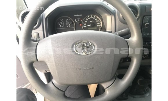 Buy Import Toyota Land Cruiser White Car in Import - Dubai in Aragatsotn Buy Import Toyota Land Cruiser White Car in Import - Dubai in Aragatsotn