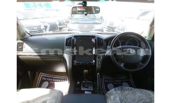 Buy Import Toyota Land Cruiser White Car in Import - Dubai in Aragatsotn Buy Import Toyota Land Cruiser White Car in Import - Dubai in Aragatsotn