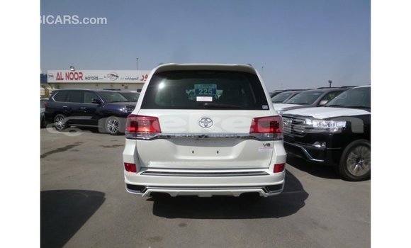 Buy Import Toyota Land Cruiser White Car in Import - Dubai in Aragatsotn Buy Import Toyota Land Cruiser White Car in Import - Dubai in Aragatsotn